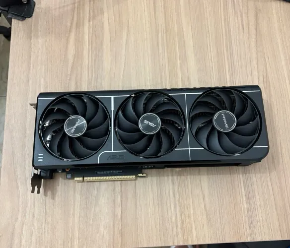 Vendo Essa placa de vídeo da Asus Rtx 5060ti 16gb 9 meses de uso