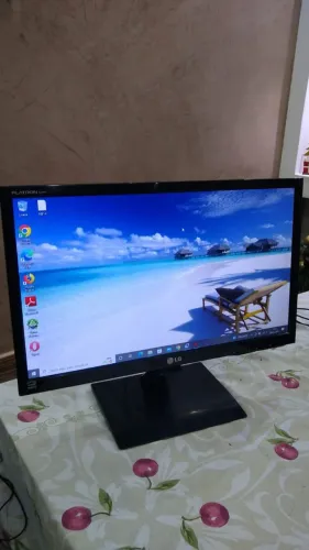 Monitor LG 20 Pol LED, Suporte pra HDMI, Ótimo Estado, Cabos, Conversor pra HDMI, Tudo OK.