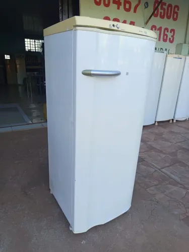 Geladeira Electrolux 300 litros