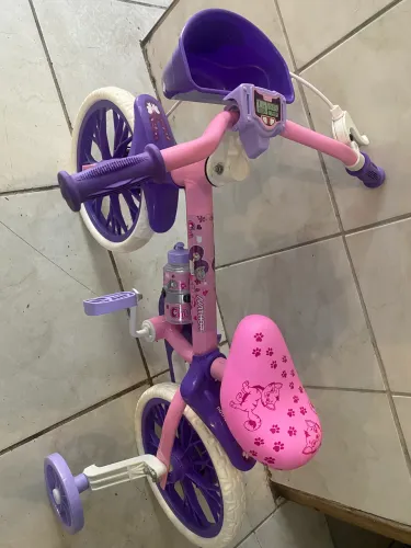 Vendo esta bicicleta nunca usada - motivo da venda: comprei um tamanho muito pequeno