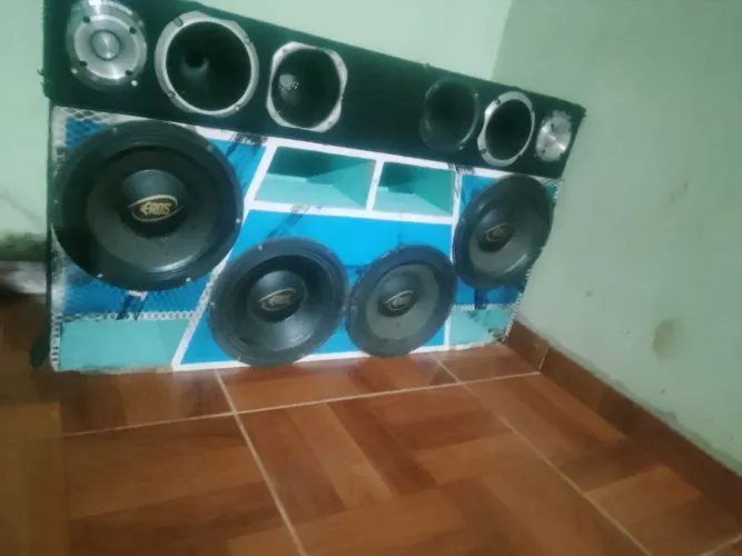 Vendo caixa de som ou troco por moto