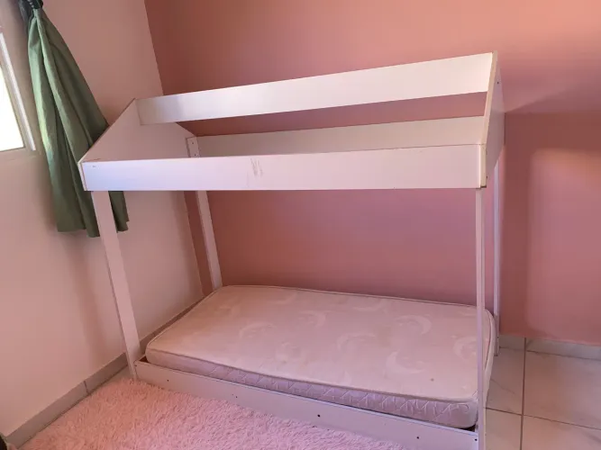 Vendo cama casinha com colchão