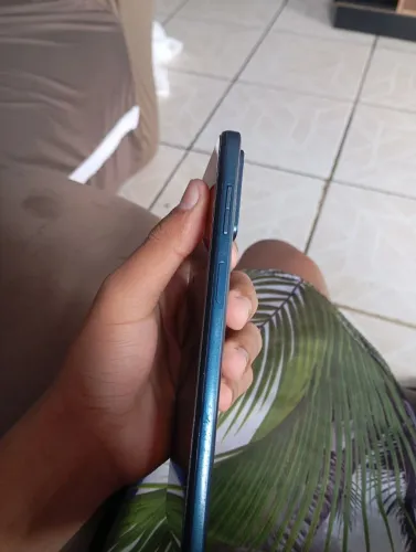 Vendo moto g42 troco por iPhone 11