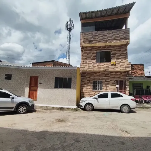 CASA EM CONDOMÍNIO FECHADO.