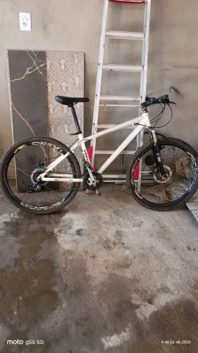 Bicicleta de alumínio