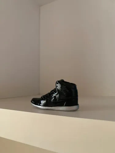 Miniatura tênis jordan anos 90