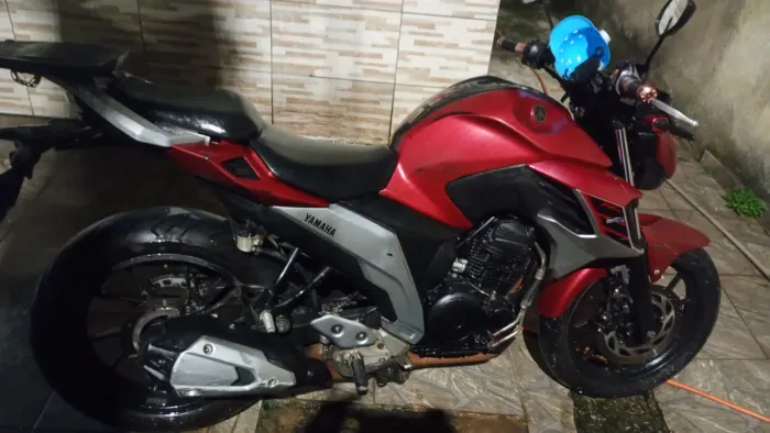 FZ25 VERMELHA