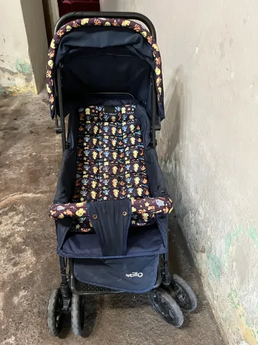 Vendo carrinho de bebê usado