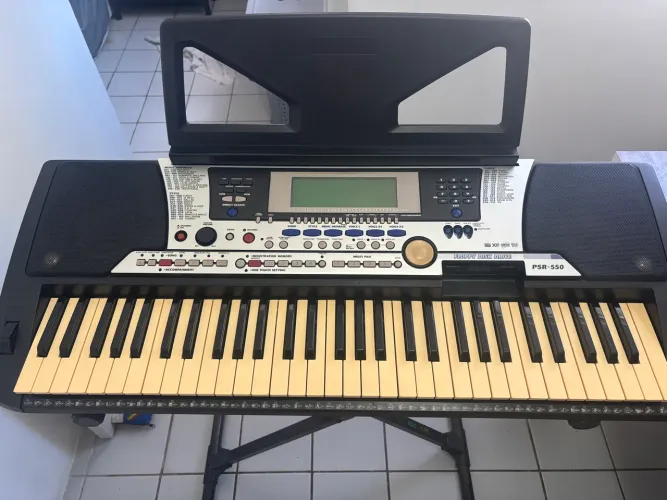 Teclado Yamaha PSR 550