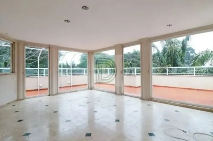Cobertura Duplex à Venda no Alto de Pinheiros | 240 m² | 3 Suítes | Terraço com Churrasque