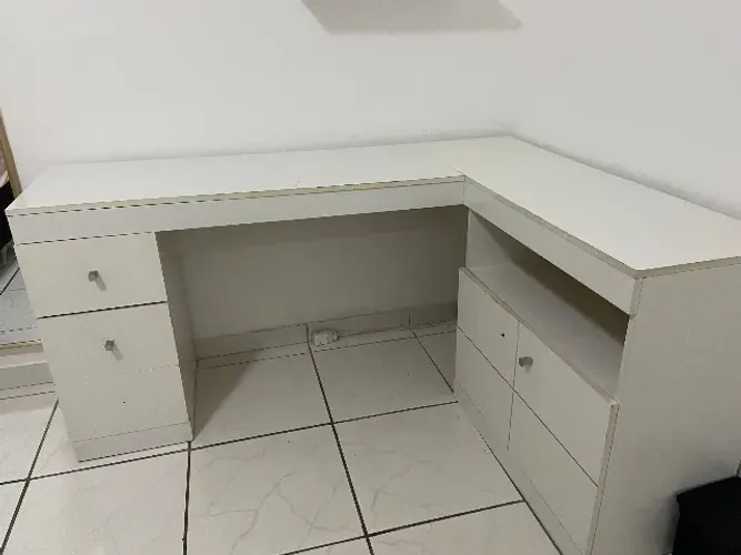 Escrivaninha cor branca