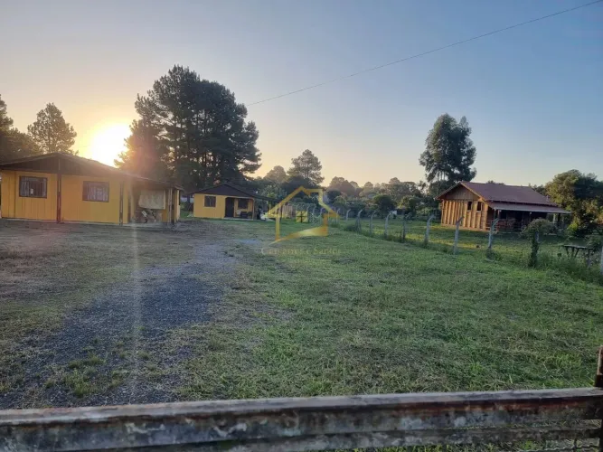 TERRENO COM 2 CASAS DE MADEIRAS NO BAIRRO JARDIM DAS ACÁCIAS