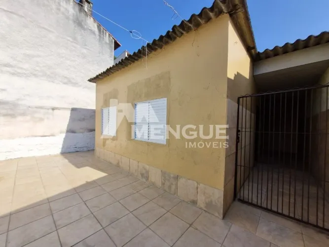 Casa residencial de 2 dormitórios no bairro Jardim São Pedro por R$ 1.150,00