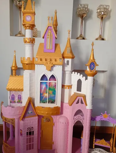 Castelos de princesas preço pra ir embora  (leia anúncio)