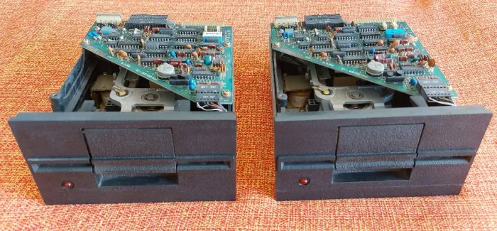 Lote de 2 Drives de Disquete 5.25", 360KB ( CP-500 ou TRS-80 )- Não Testados - P/ Conserto