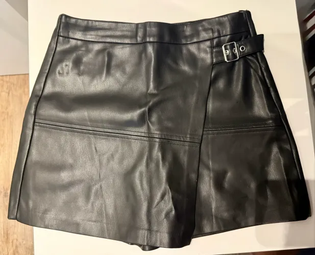 Shorts saia de couro preto Zara tamanho 13-14