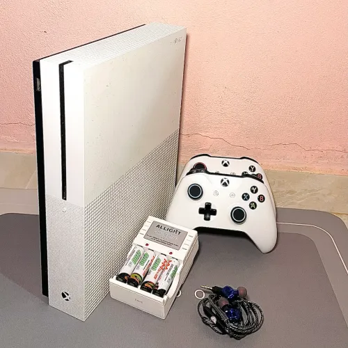Xbox One S 1T + dois controles