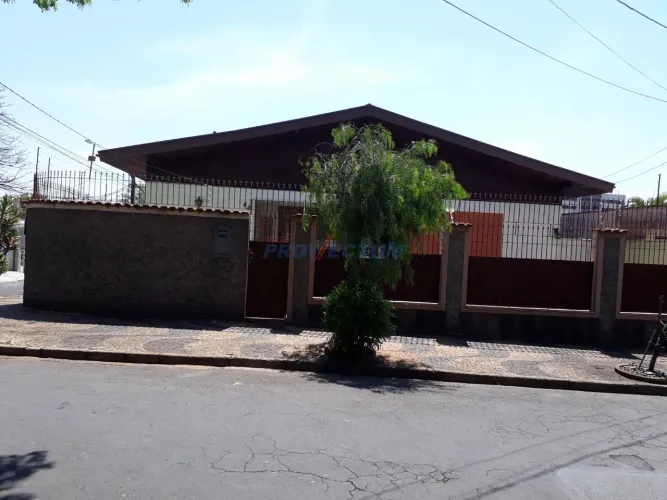 Casa Comercial e Residencial à Venda no Jd Chapadão