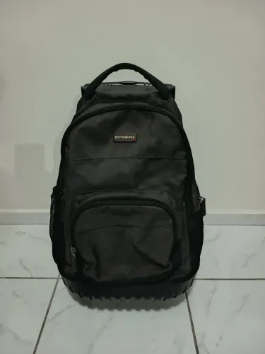 Mochila Samsonite com rodinhas em ótimo estado 