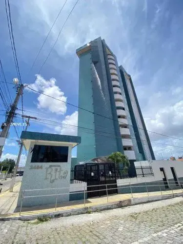 Vende-se Cobertura com 3 vagas de garagem.