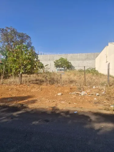 Lote barato no Garavelo bem localizado