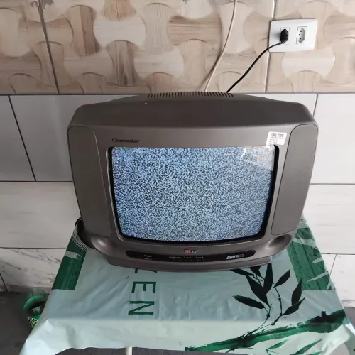 Tv LG bem conservado 