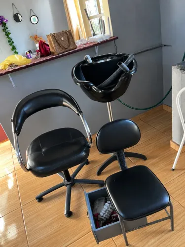 Cadeira de manicure, lavatório e cadeira de salão