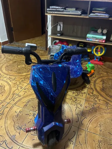 Triciclo elétrico drift infantil