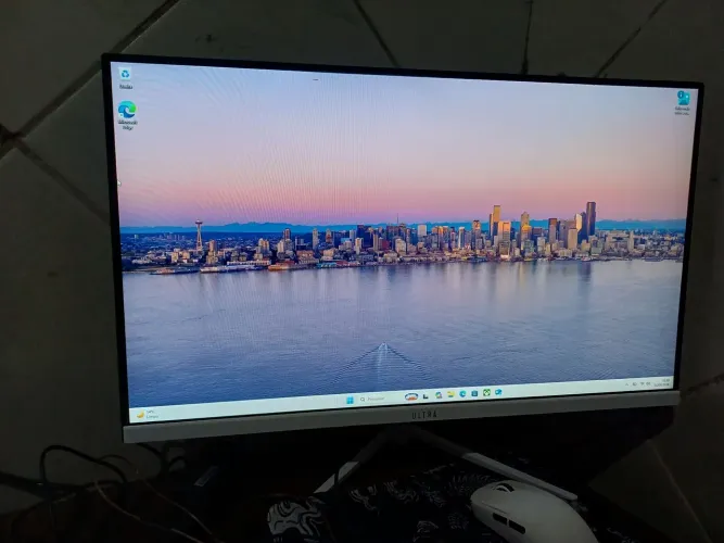 Computador all-in-one Multi Ultra ub830