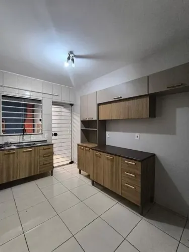Casa com 2 Quarto(s) e 1 banheiro(s) para Alugar, 50 m² por R$ 2000 / Mês