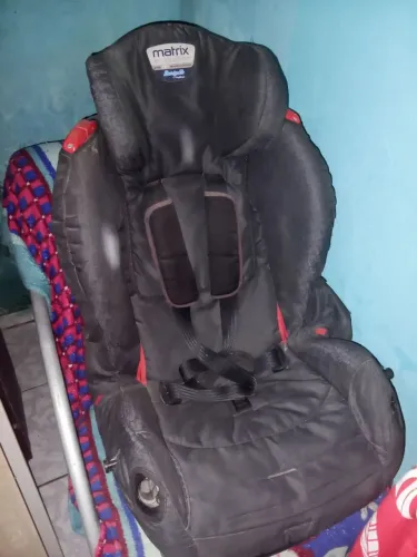 Cadeirinha pra carro semi nova