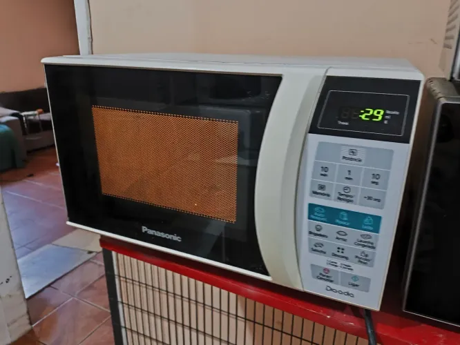Microondas Panasonic 25 litros tem garantia de 90 dias.