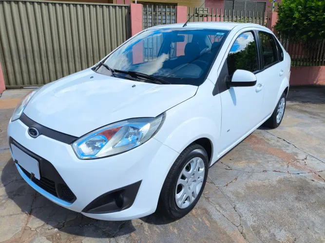 Ford Fiesta Sedan SE 1.6 8V Flex 4P 2014