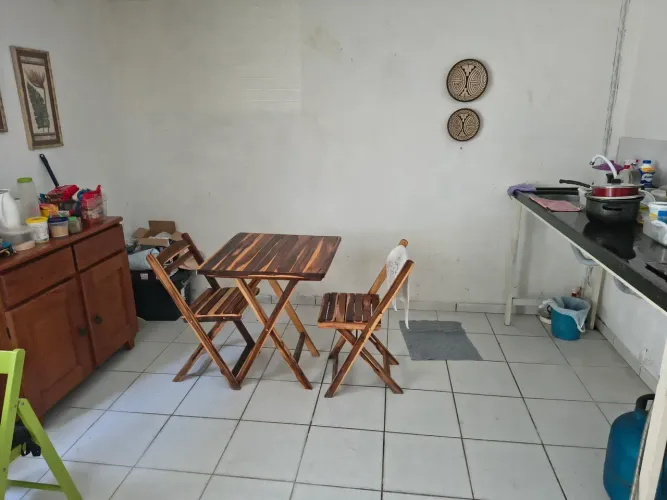 Alugo Quitinete na Varjota
