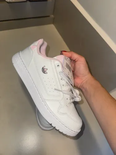 Tênis adidas feminino