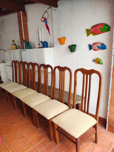 6 CADEIRAS DE MADEIRA