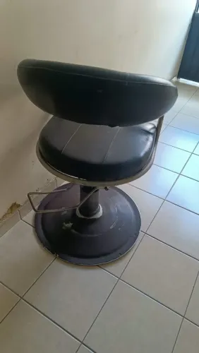 Cadeira de barbeiro usada