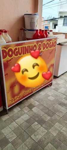Balcão com panela e queimador.