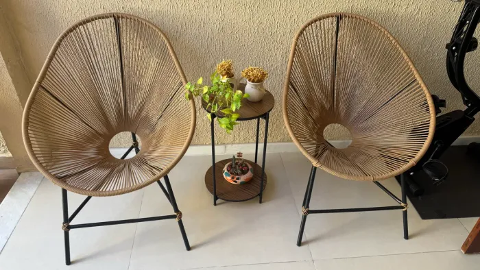 Kit de Varanda com 2 Poltronas e Mesa Lateral - Excelente Estado