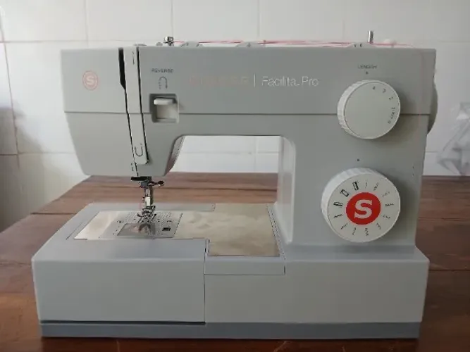 Máquina de Costura Singer Facilita Pro 4411