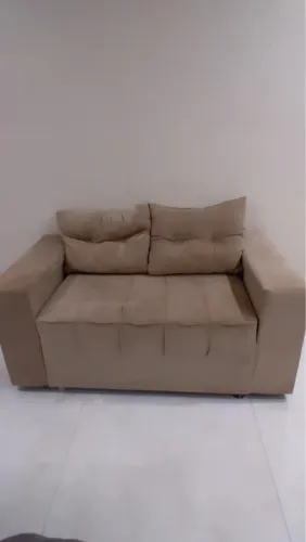 Vende -se sofá valor 300,00. Chamar no WhatsApp *