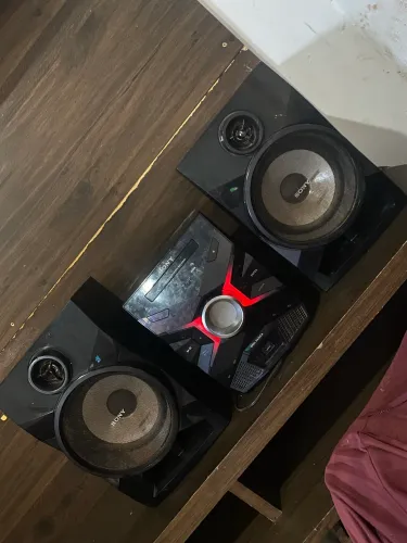 Vendo som muito alto funcionando perfeitamente valor 330 retirada céu azul