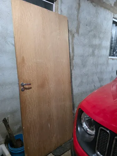 Porta de madeira ideal para isolamento acústico 