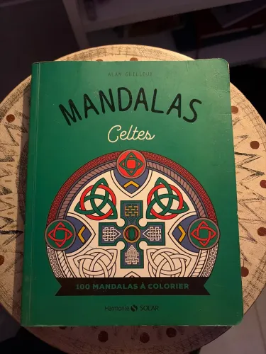 livro de colorir mandalas
