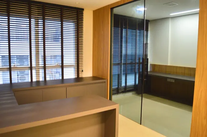 Sala Comercial Alto padrão Mobiliada, 2 Vagas e Portaria 24h