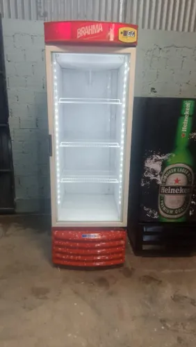 geladeira cervejeira vertical funcionando perfeitamente bem 1990