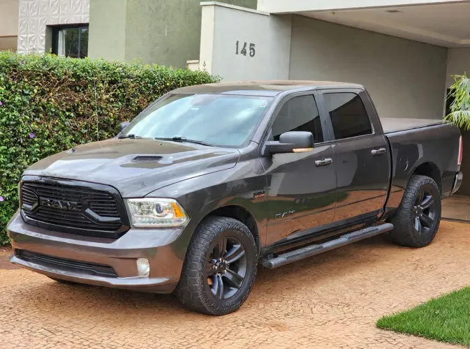 Ram Classic Laramie Night Edition 5.7 V8 16V Gasolina 4X4 Aut. 2022