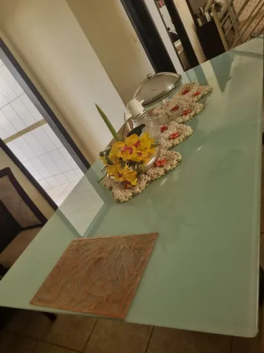 VENDO MESA DE VIDRO GRANDE SEM CADEIRAS