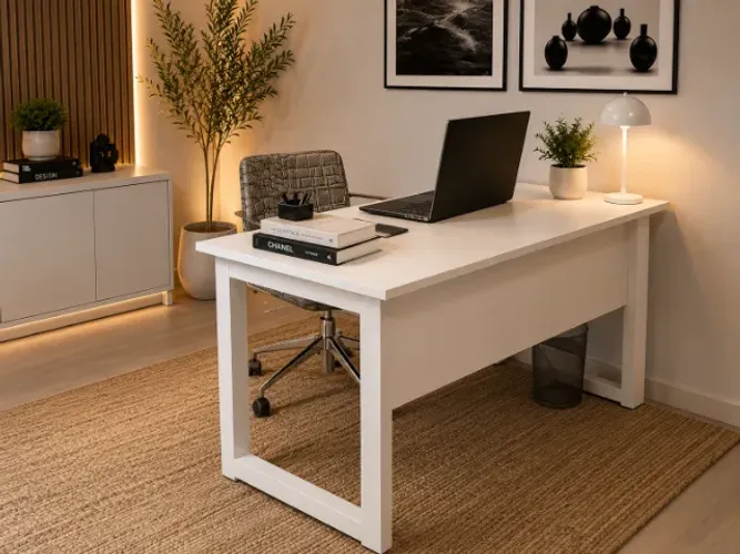 Mesa de Escritório Delluxe. Em Madeira Maciça: L100cm x P50cm x A74cm