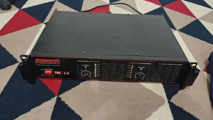 Amplificador techaudio modelo tpx 1.0 1000Rms